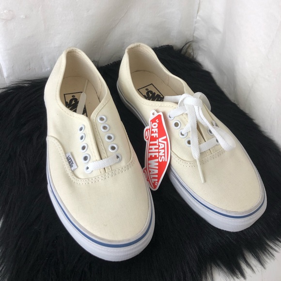 Vans Shoes - Vans Men 6.5 Women’s 8 Off-White/Cream Color.